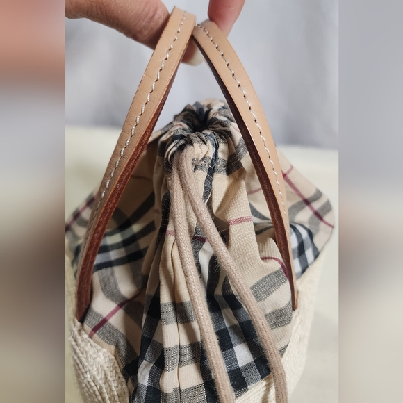 Burberry White House Check mini Drawstring tote. - Picture 9 of 13